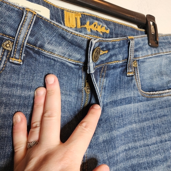 Kut from the kloth Katy boyfriend jean shorts. Cuffed. 6.5". Women's size 4. - Picture 6 of 15